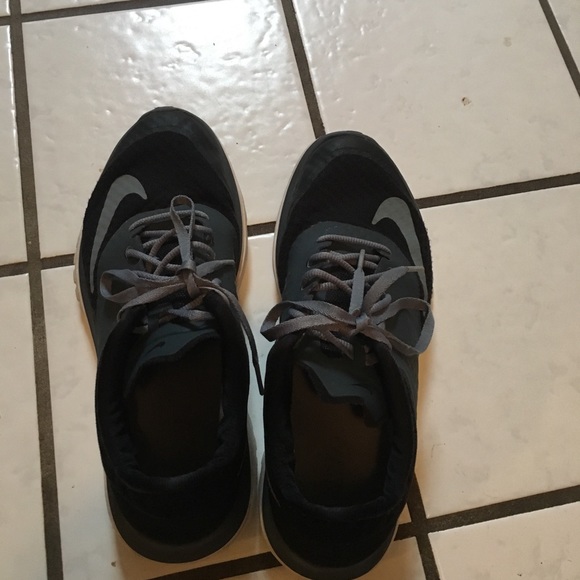 Nike Shoes - Picture 4 of 5